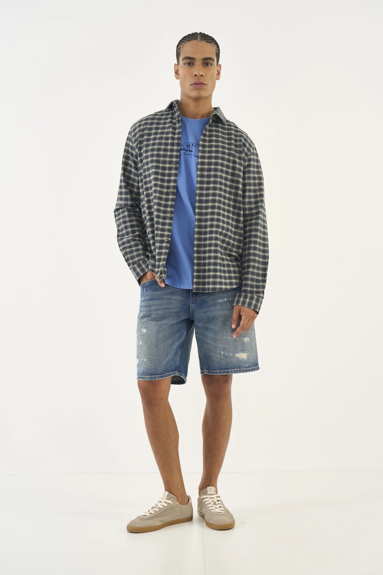 Bermuda Jeans Reta Davi Com Detalhes Puídos