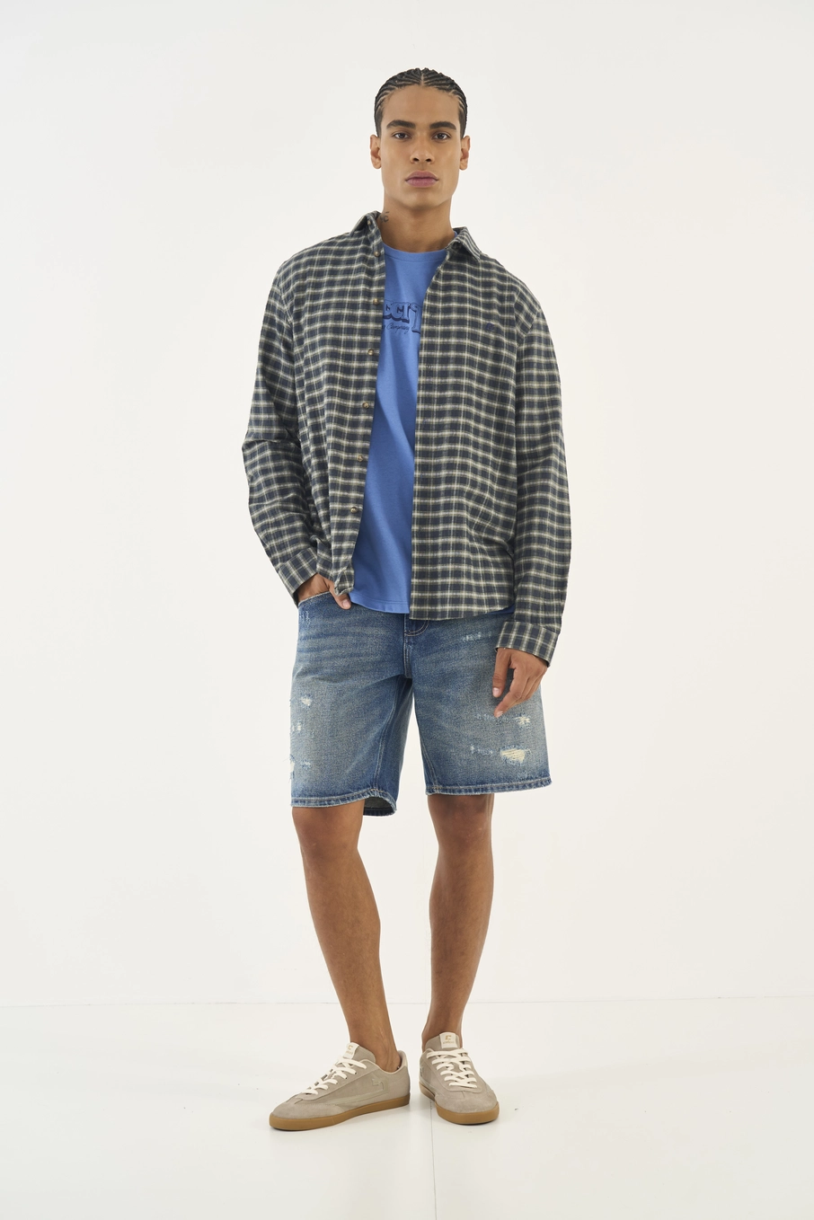 Bermuda Jeans Reta Davi Com Detalhes Puídos Índigo