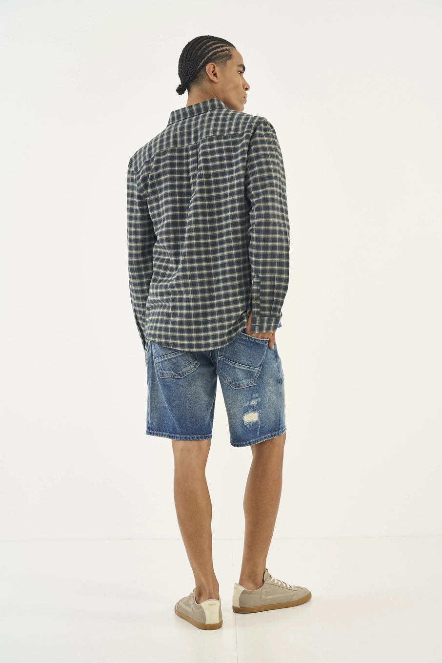 Bermuda Jeans Reta Davi Com Detalhes Puídos Índigo