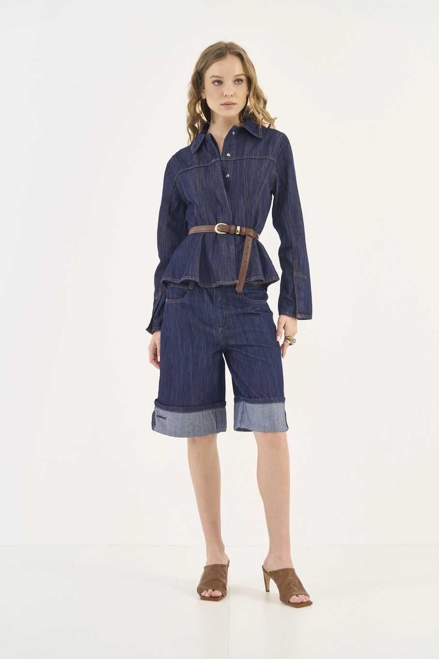 Bermuda Jeans Jade Média Com Dobra Índigo