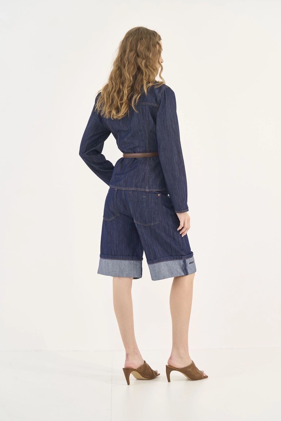 Bermuda Jeans Jade Média Com Dobra Índigo