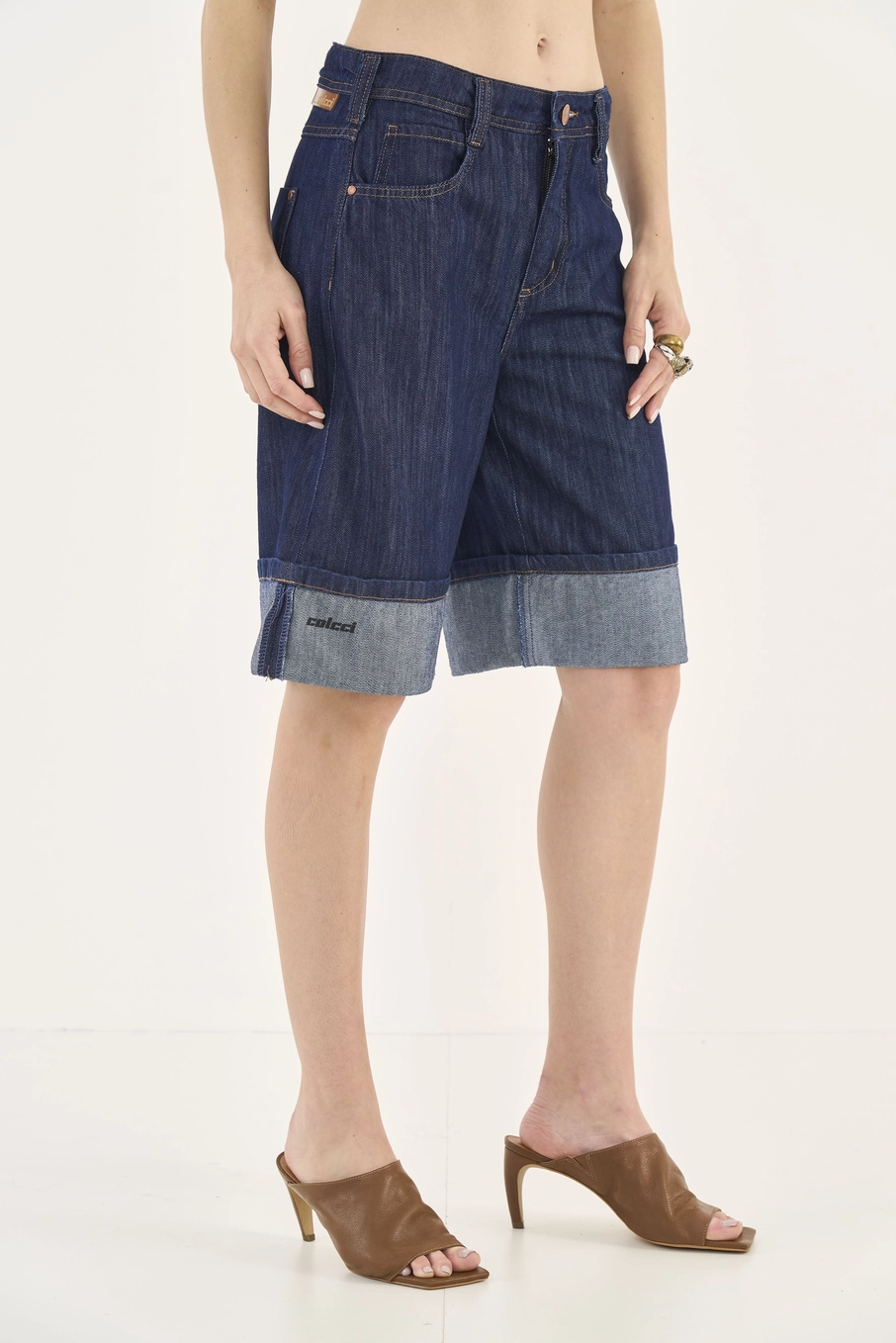 Bermuda Jeans Jade Média Com Dobra Índigo