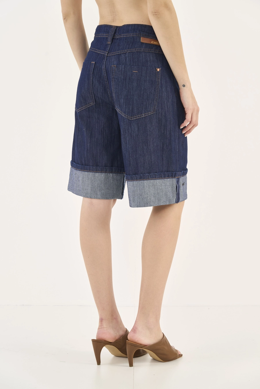 Bermuda Jeans Jade Média Com Dobra Índigo