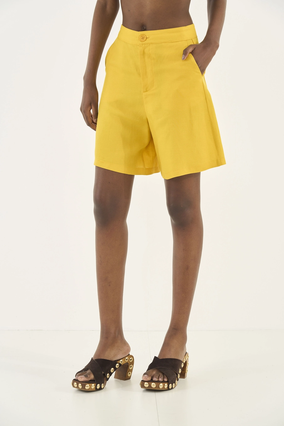 Bermuda Alfaiataria Reta Amarelo