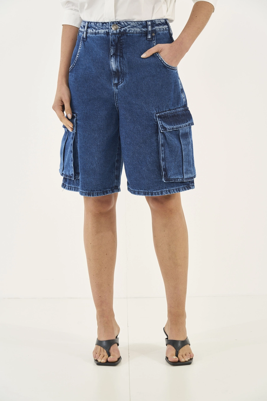 Bermuda Jeans Gigi Cargo Índigo