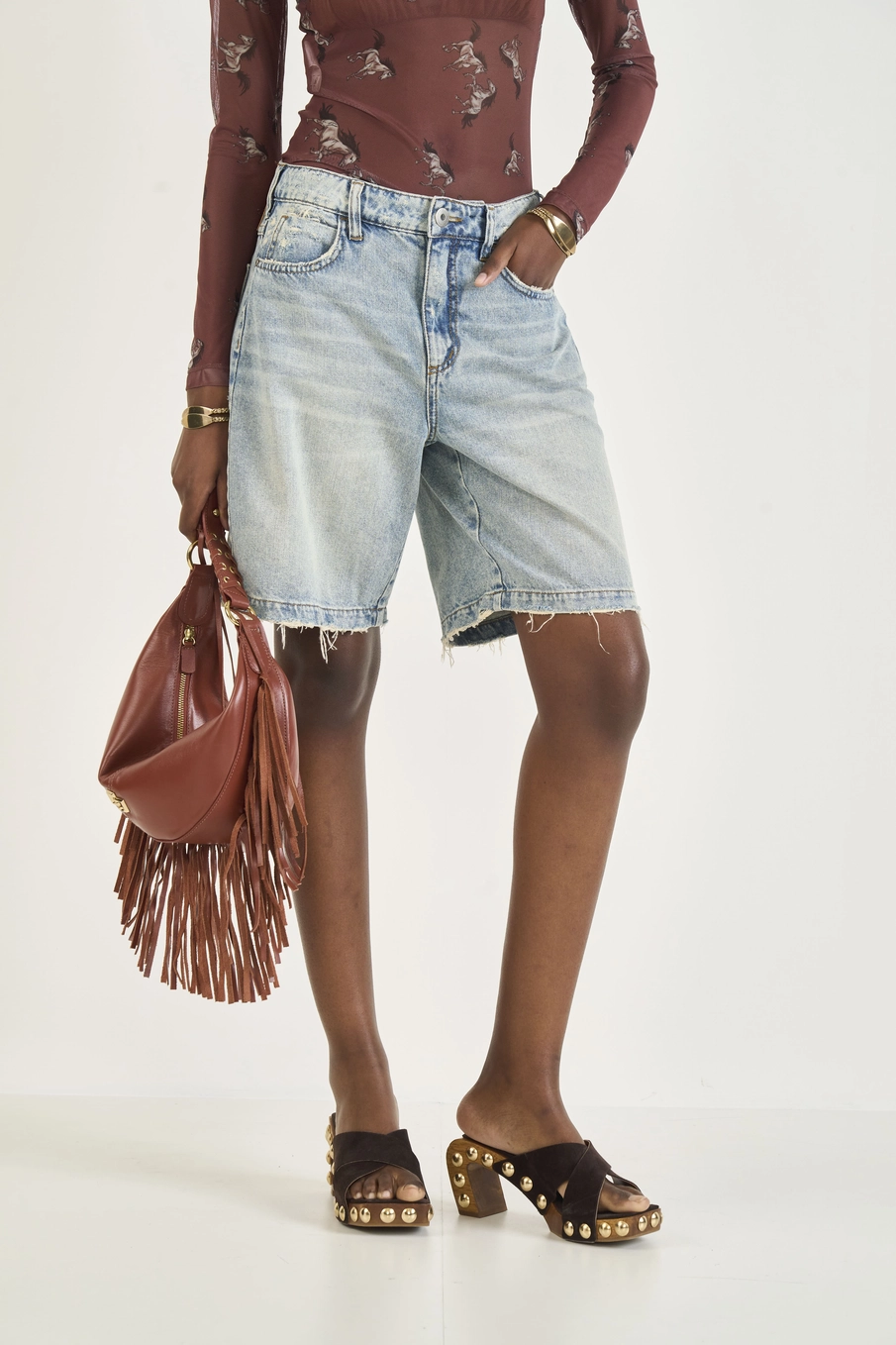 Bermuda Jeans Média Reta Com Barra À Fio Índigo