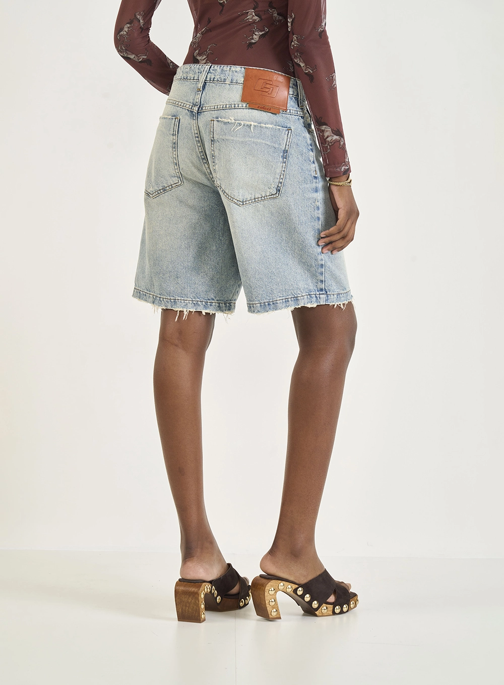 Bermuda Jeans Média Reta Com Barra À Fio Índigo