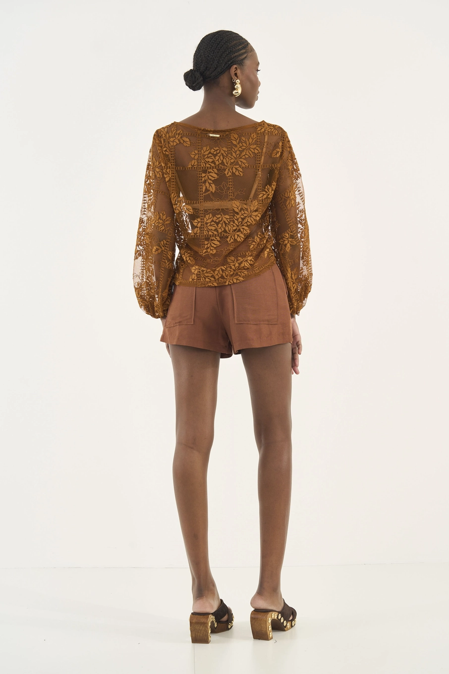 Short Alfaiataria Com Linho E Detalhe Em Elástico Marrom