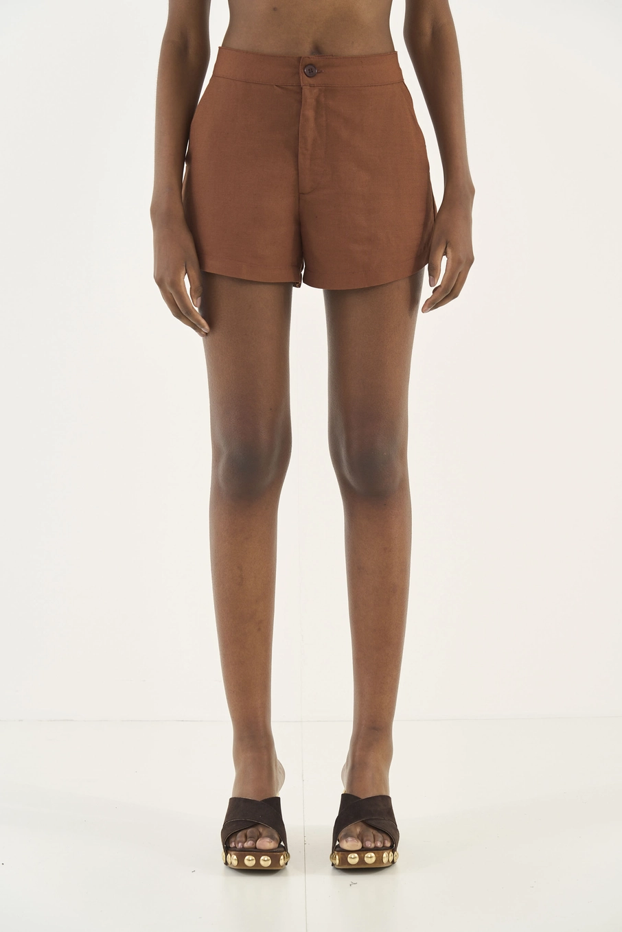 Short Alfaiataria Com Linho E Detalhe Em Elástico Marrom