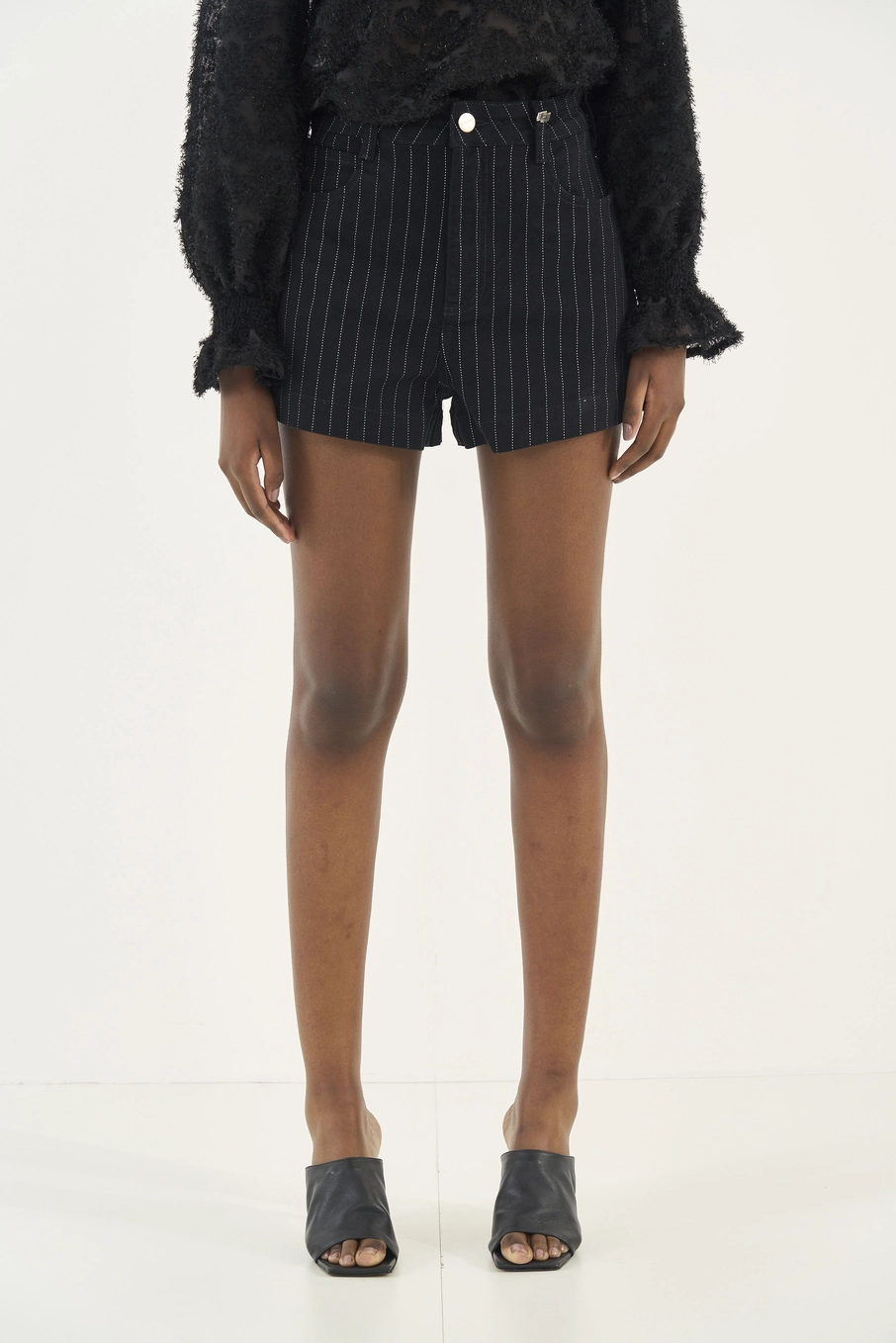 Short Sarja Joana Listrado Preto