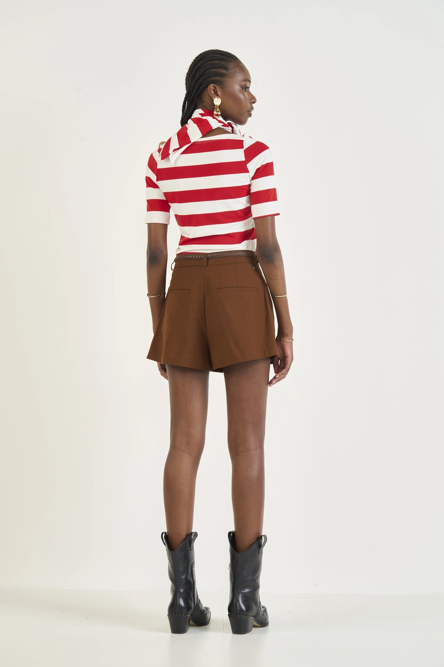 Short Alfaiataria Com Pregas Marrom