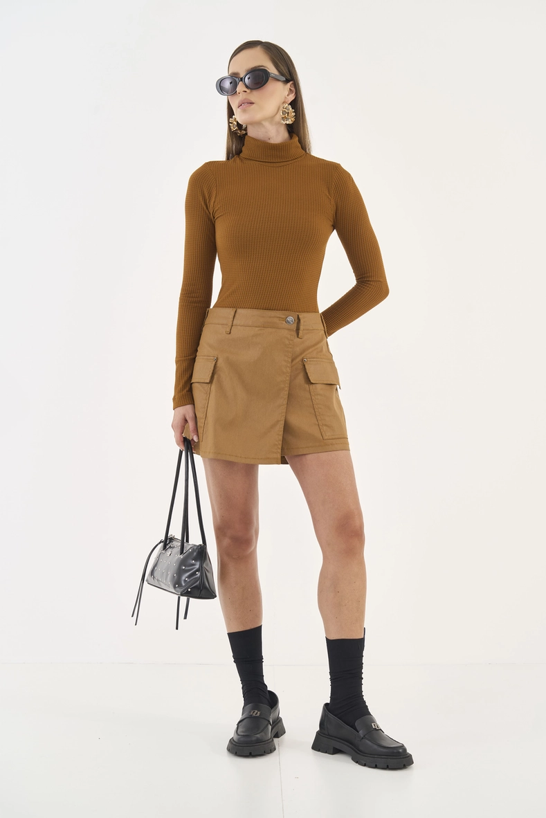 Short Saia Em Sarja Resinada