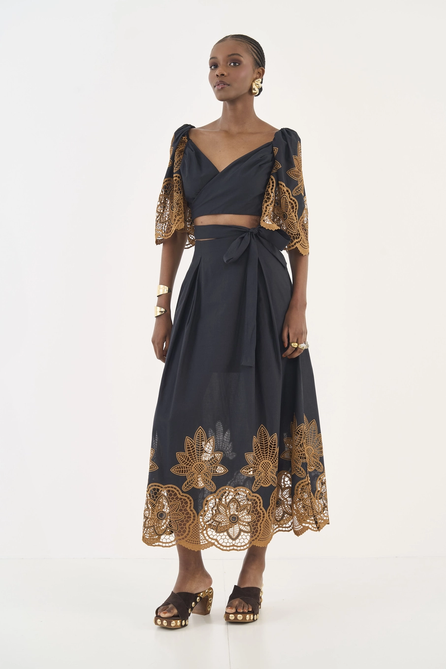 Saia Midi Bordada Preto