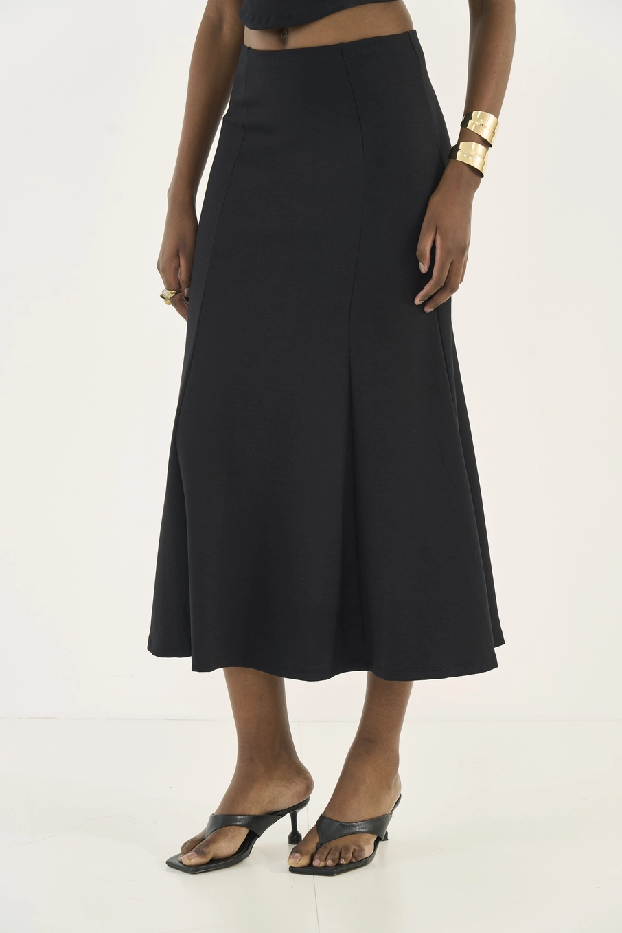 Saia Comfort Midi Evasê Preto