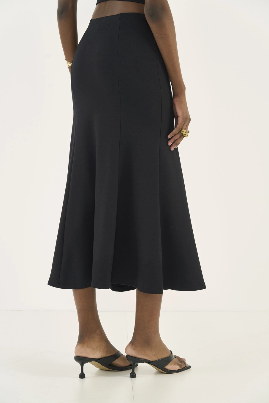 Saia Comfort Midi Evasê Preto