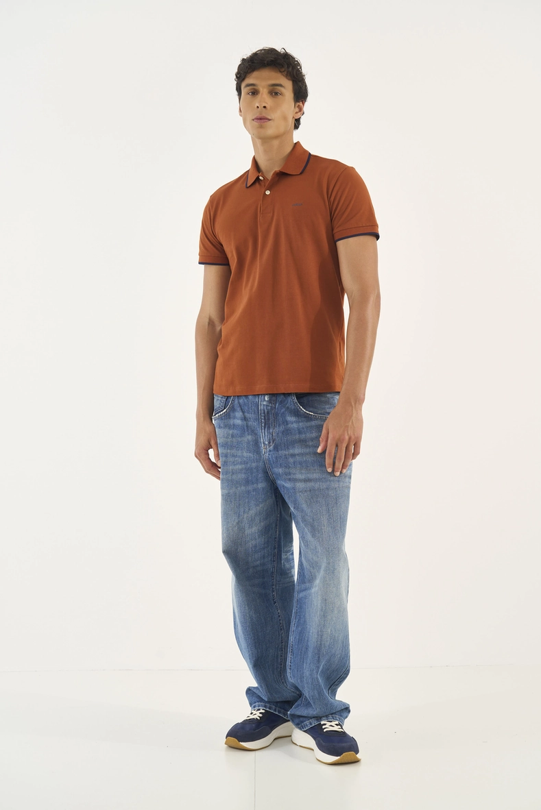 Polo Comfort Com Logo Minimalista Bordada