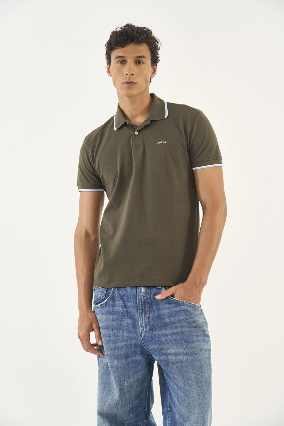 Polo Com Detalhe Em Listras Na Gola Verde