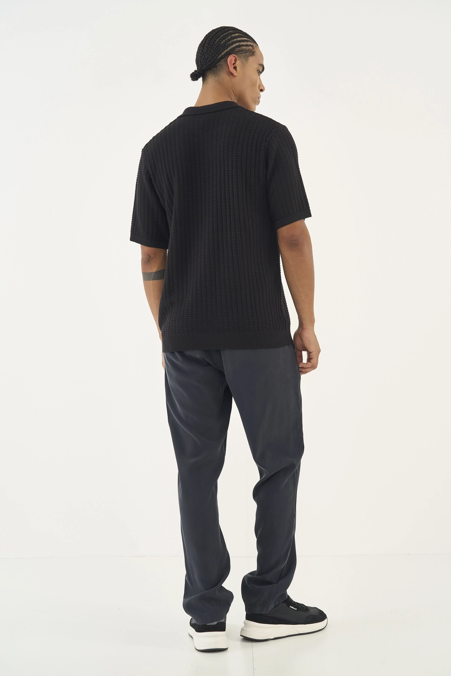 Polo Em Tricô Canelada Preto