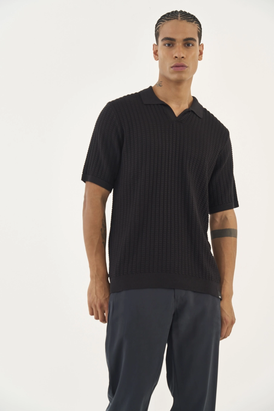 Polo Em Tricô Canelada Preto