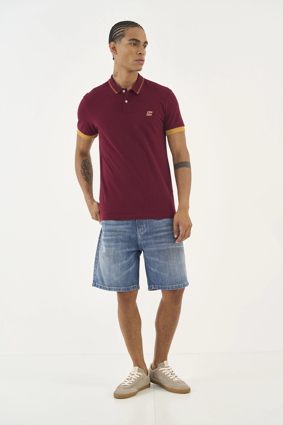 Polo Comfort Com Listra Na Manga Bordô