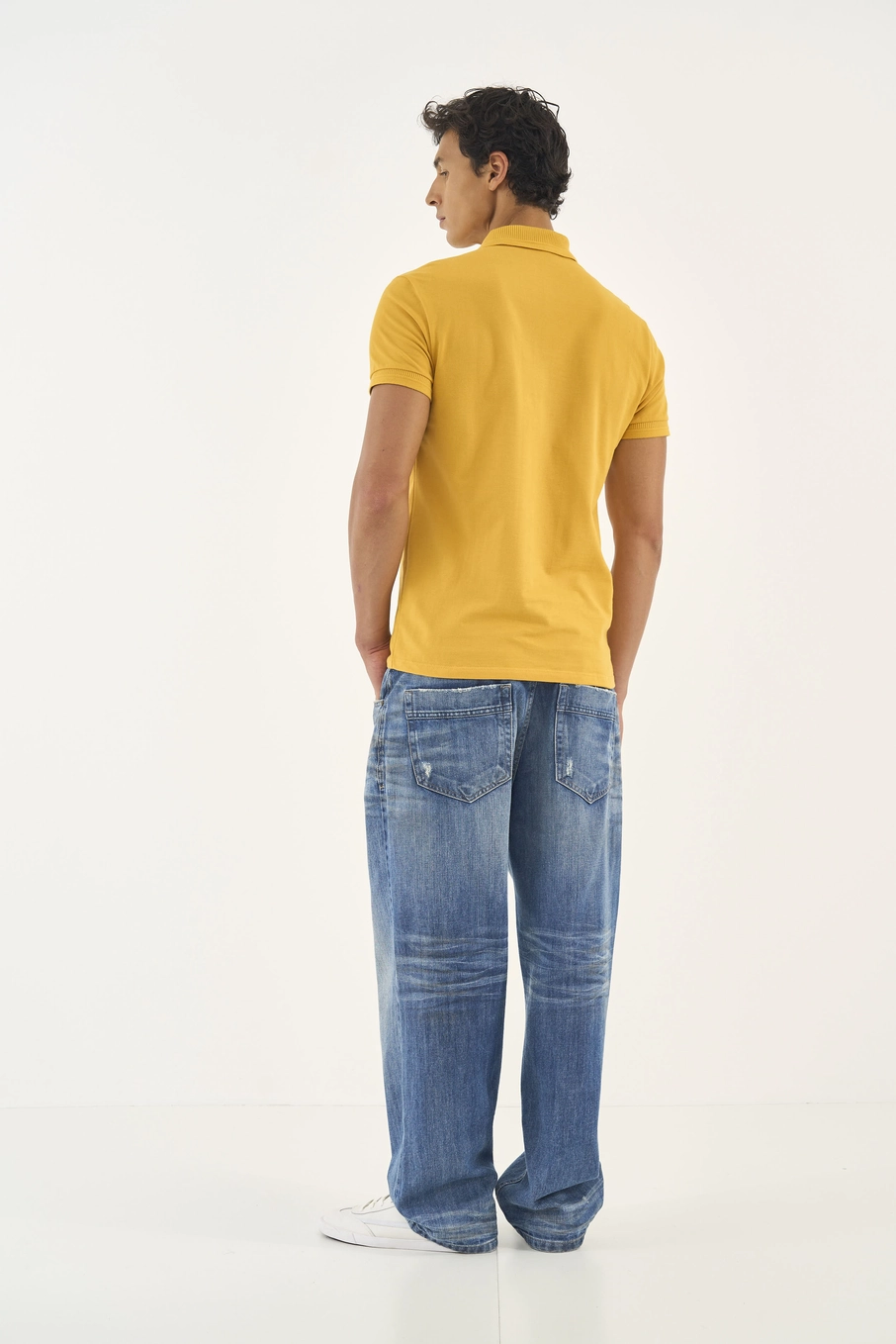 Polo Brasil Reta Clássica Com Detalhe Em Logo Amarelo