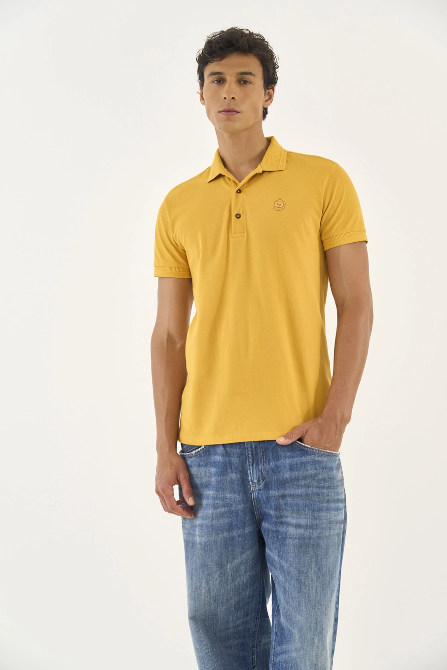 Polo Brasil Reta Clássica Com Detalhe Em Logo Amarelo