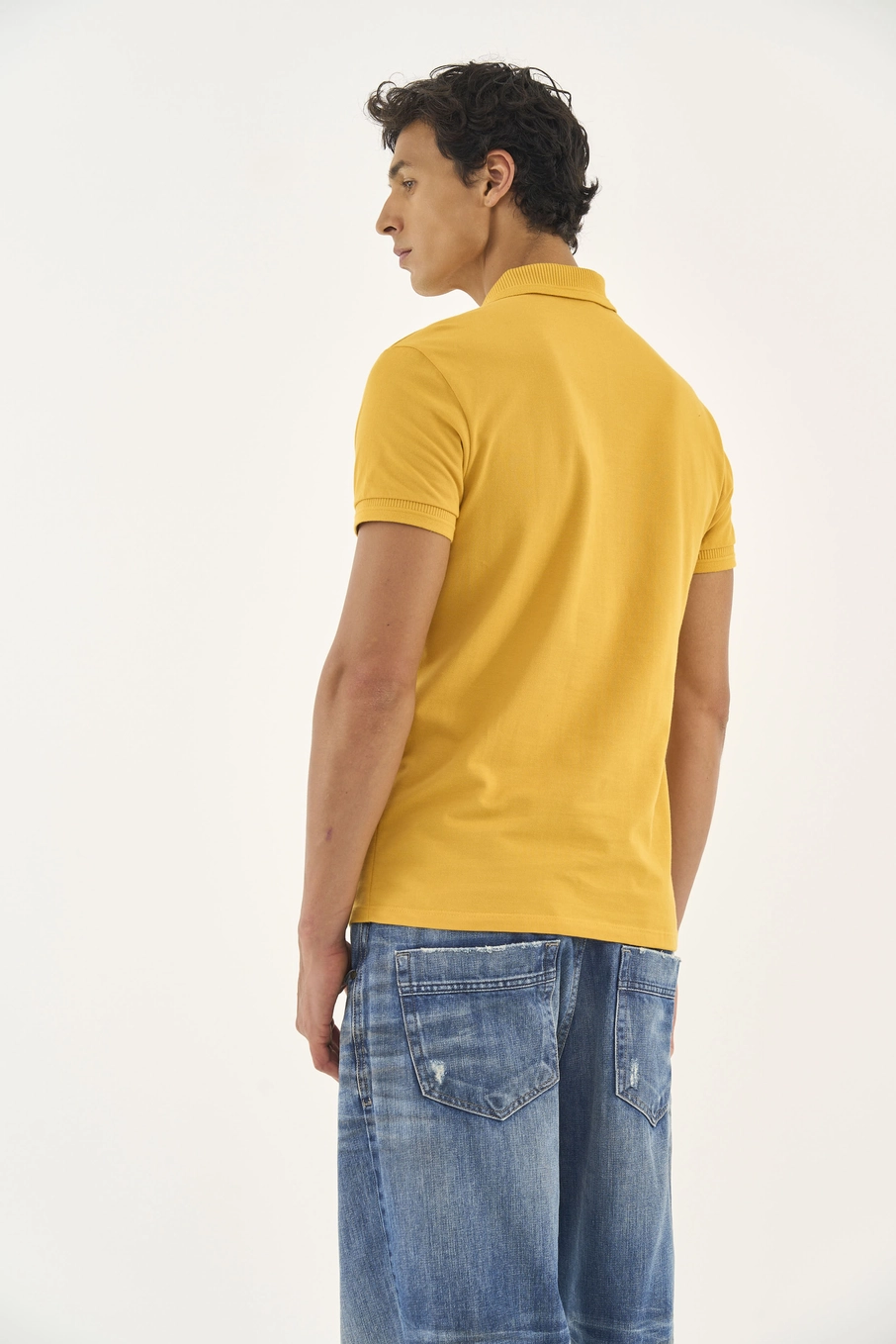 Polo Brasil Reta Clássica Com Detalhe Em Logo Amarelo