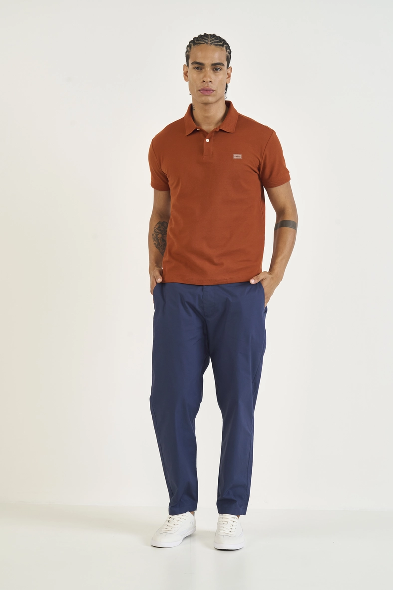 Polo Slim Com Detalhe Em Placa Com Logo
