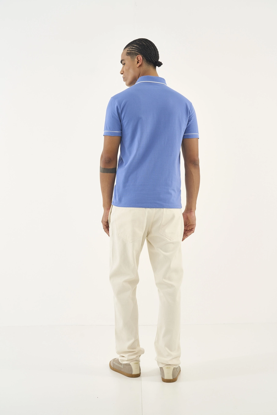 Polo Com Detalhe Em Logo Azul