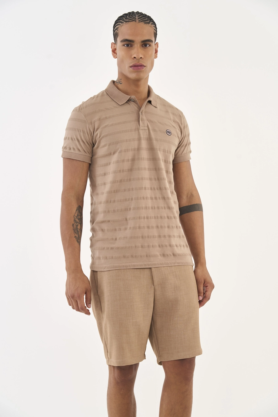 Polo Texturizada Com Listras Bege