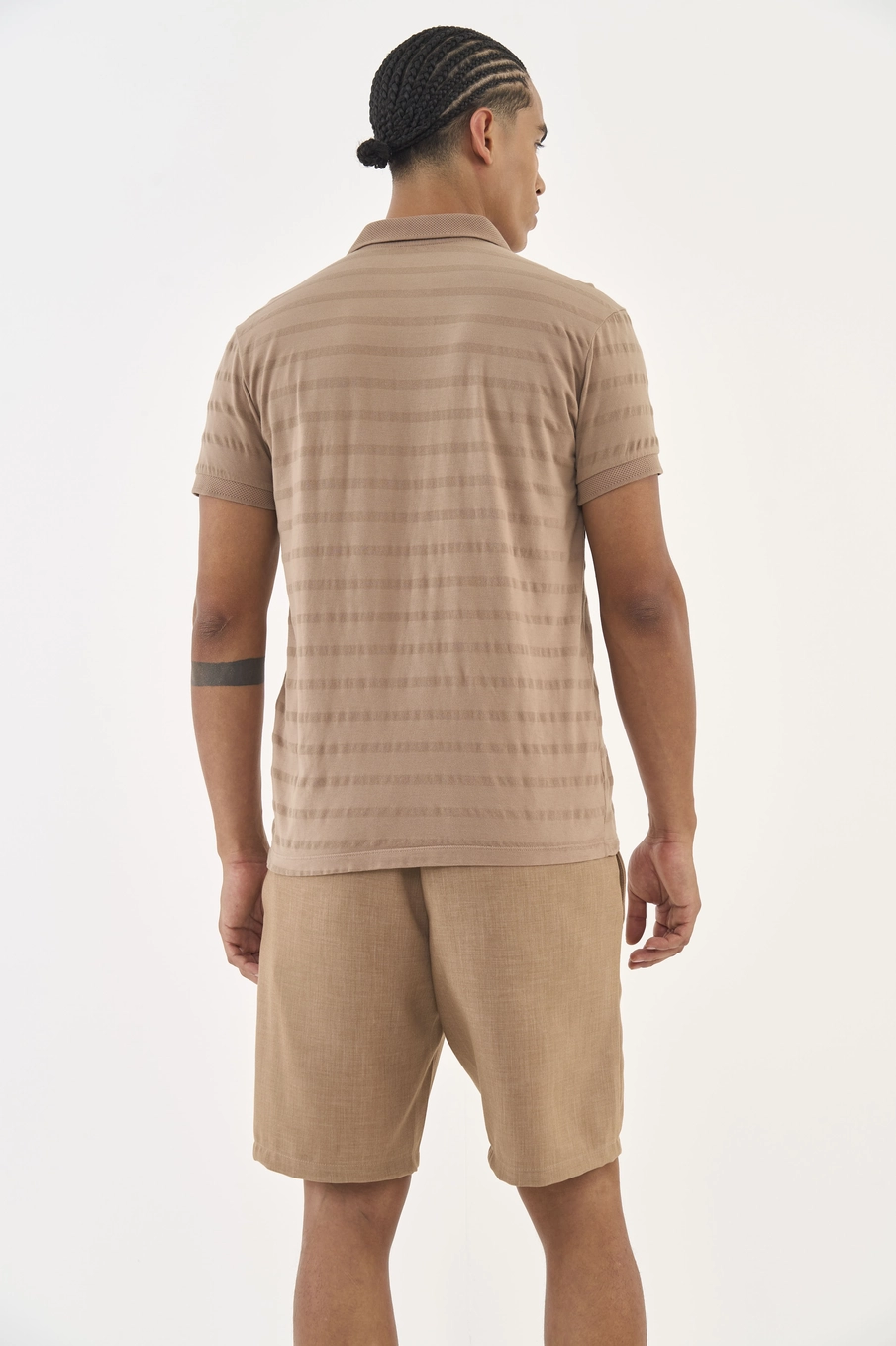 Polo Texturizada Com Listras Bege