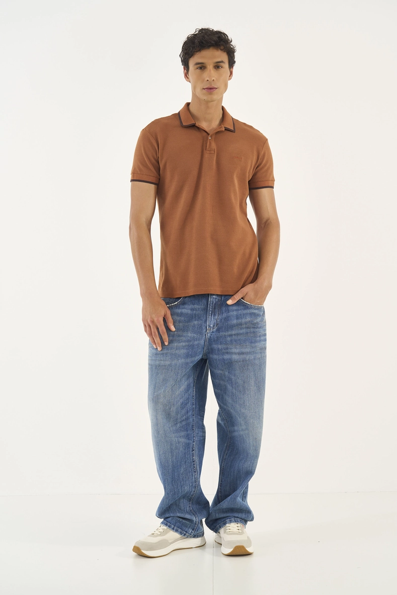 Polo Masculina Com Micro Bordado Em Logo