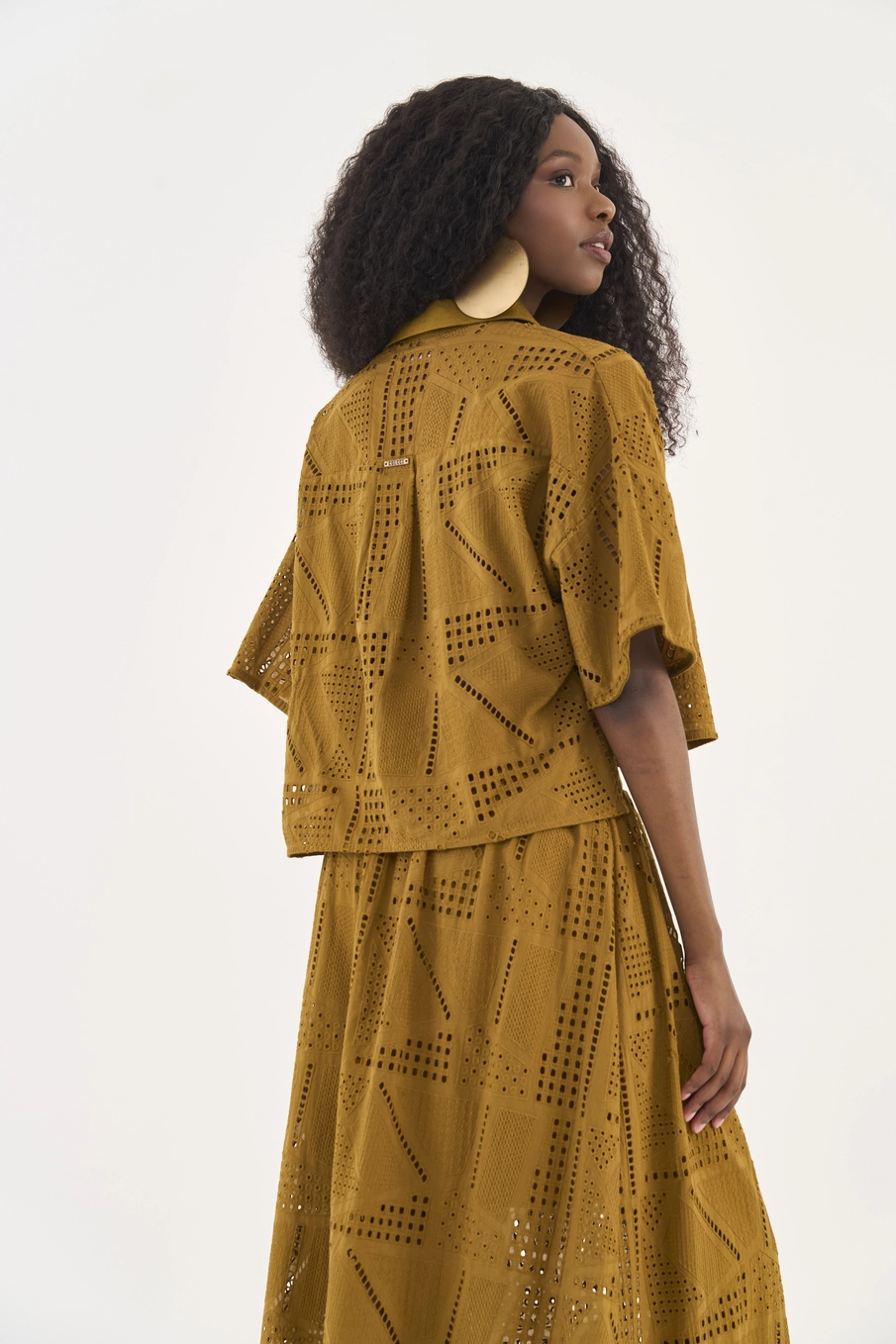 Camisa Laise Encurtada Marrom