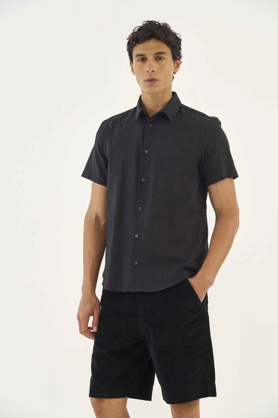 Camisa Reta Relax Manga Curta Preto