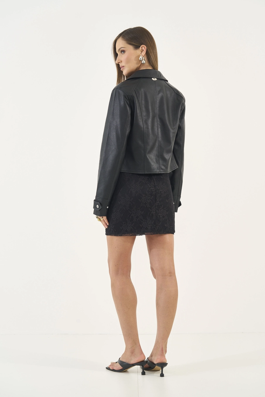 Jaqueta Cropped Estruturada Em Pu Preto