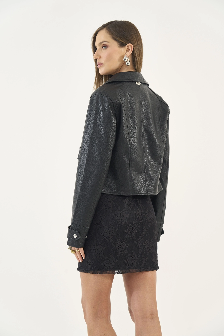 Jaqueta Cropped Estruturada Em Pu Preto