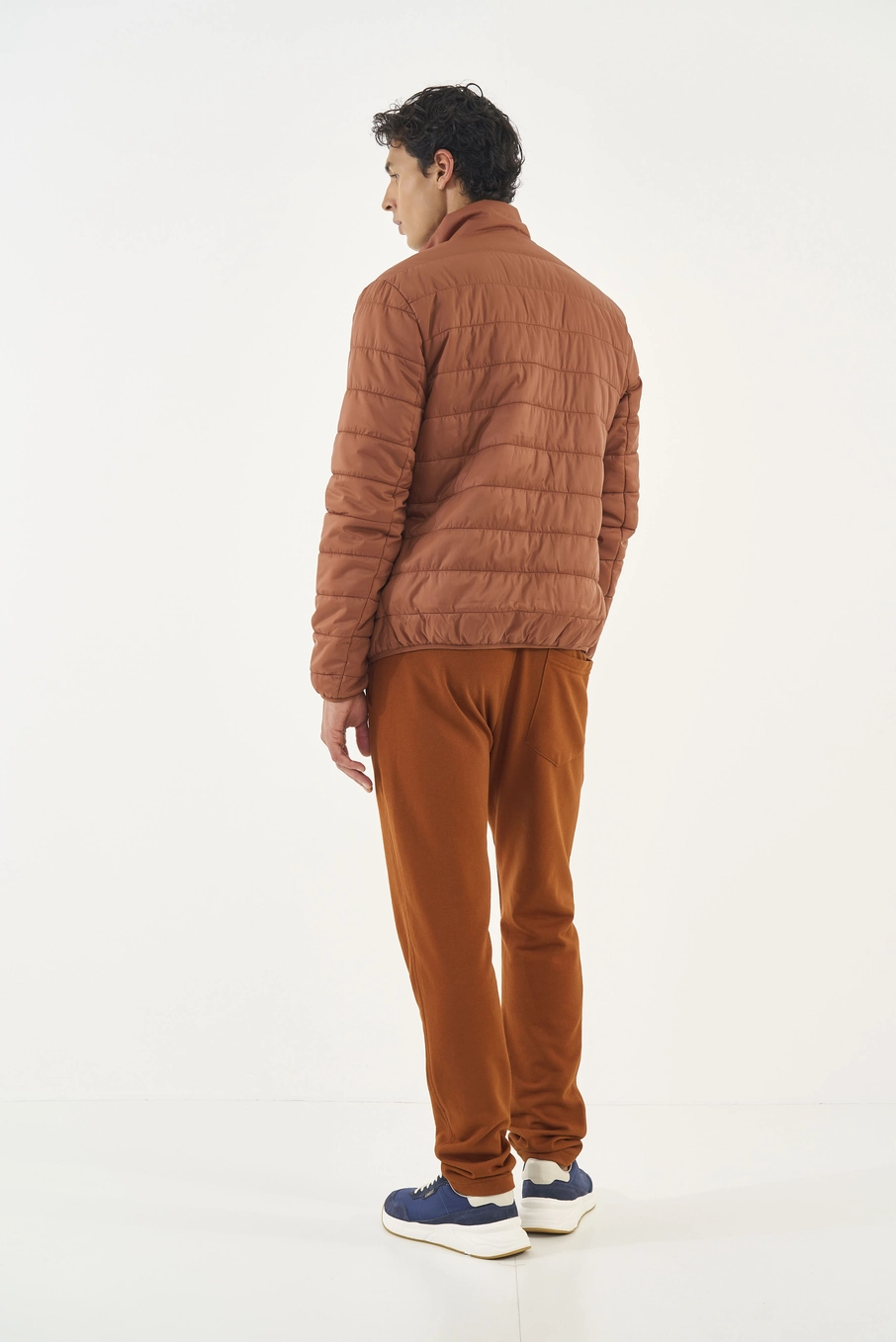 Jaqueta Puffer Gola Alta Marrom Zeus