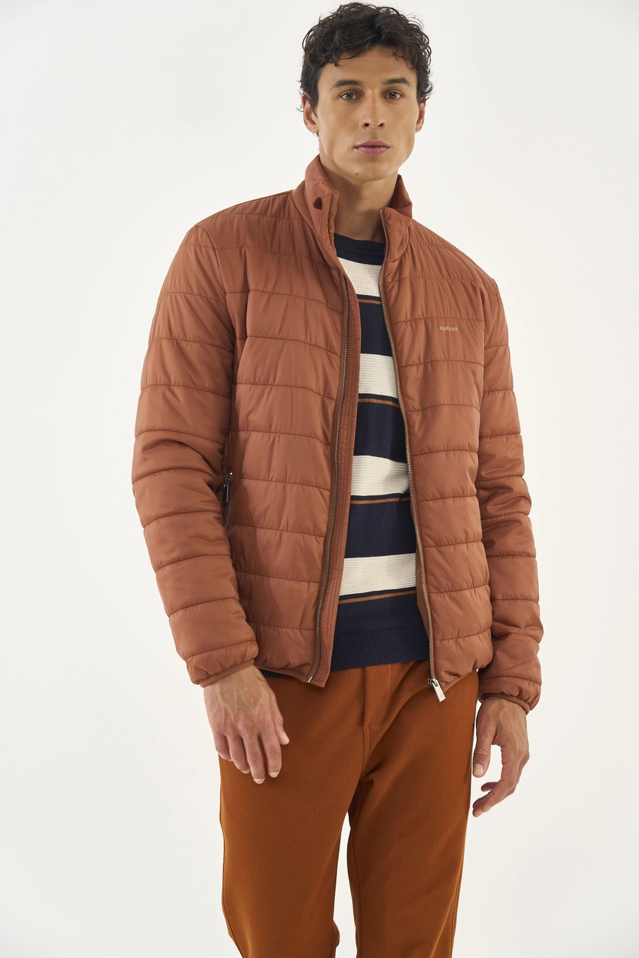 Jaqueta Puffer Gola Alta Marrom Zeus