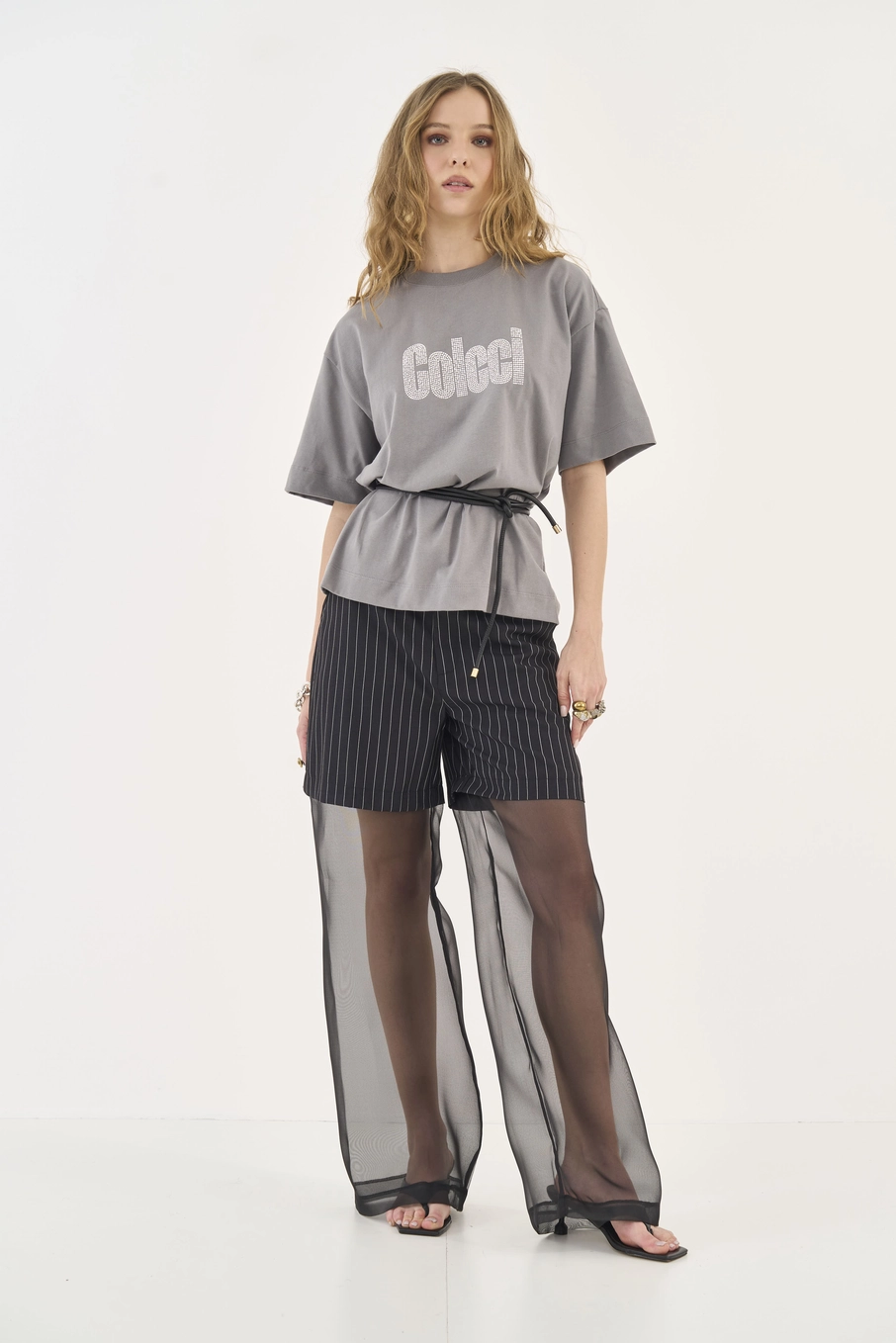 Camiseta Oversized Com Aplicação Cinza