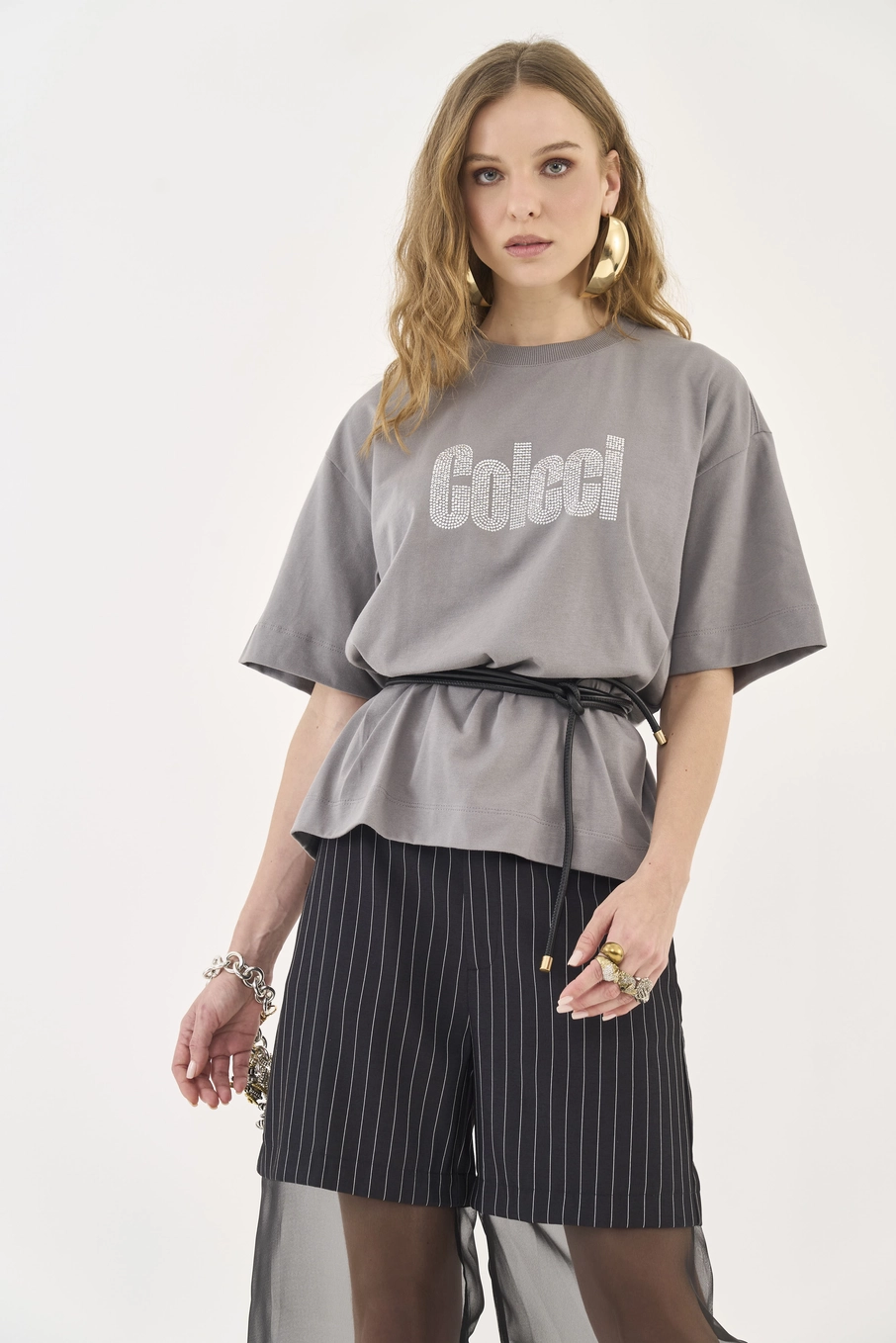 Camiseta Oversized Com Aplicação Cinza
