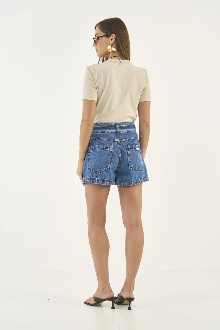 Camiseta Comfort Com Detalhe Em Logo Minimalista Bege