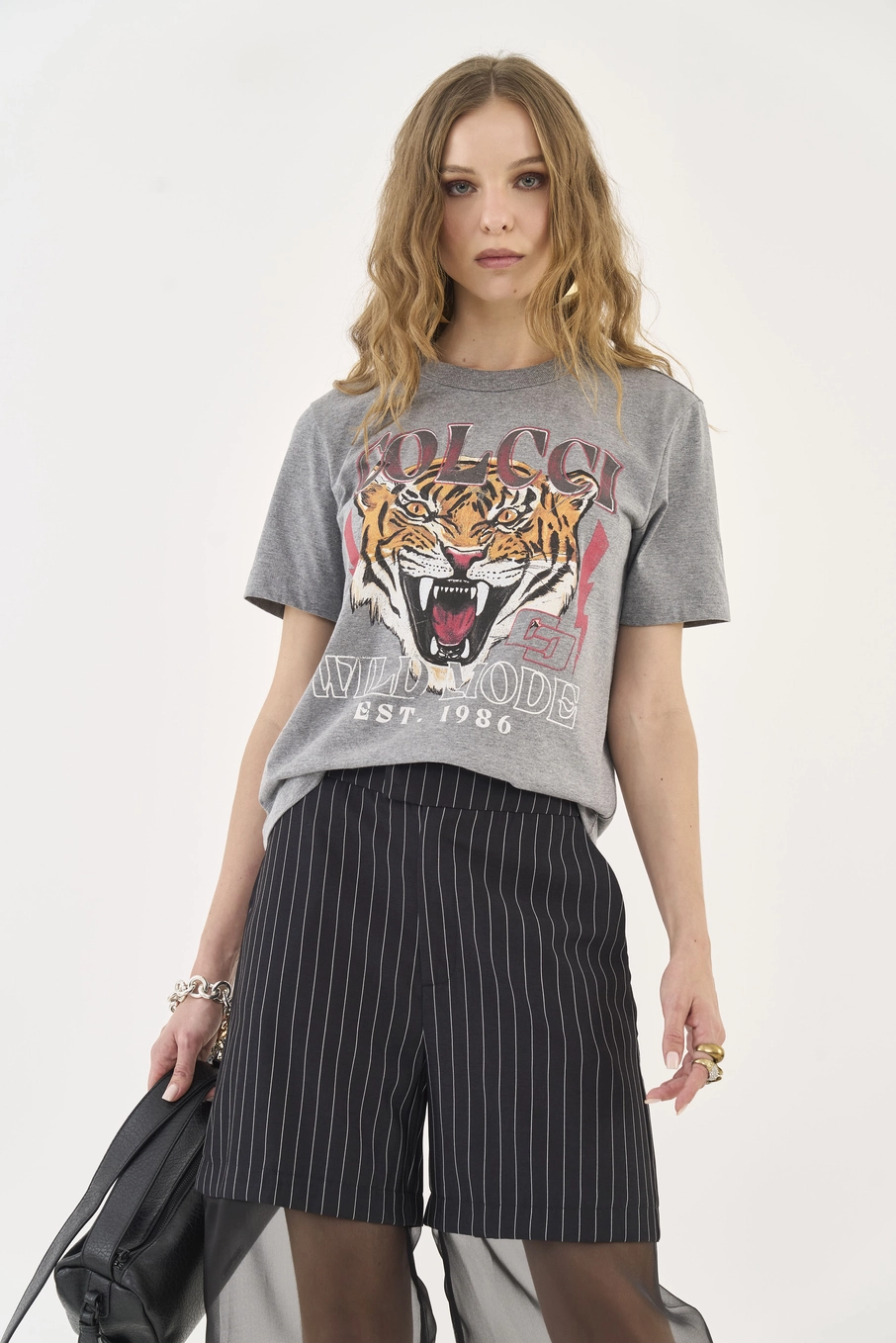 Camiseta Comfort Estampa Wild Cinza
