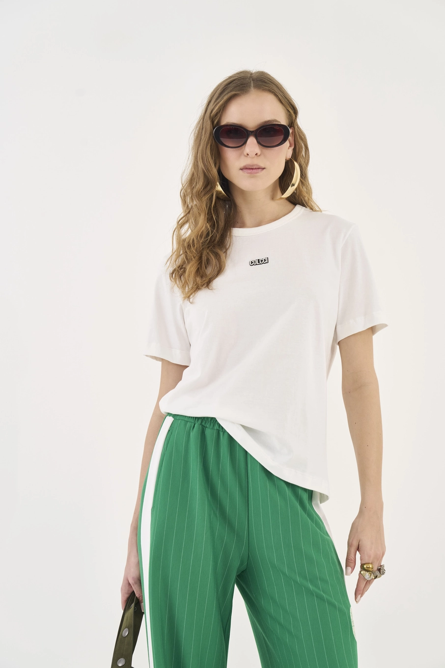 Camiseta Boy Com Bordado Off Shell