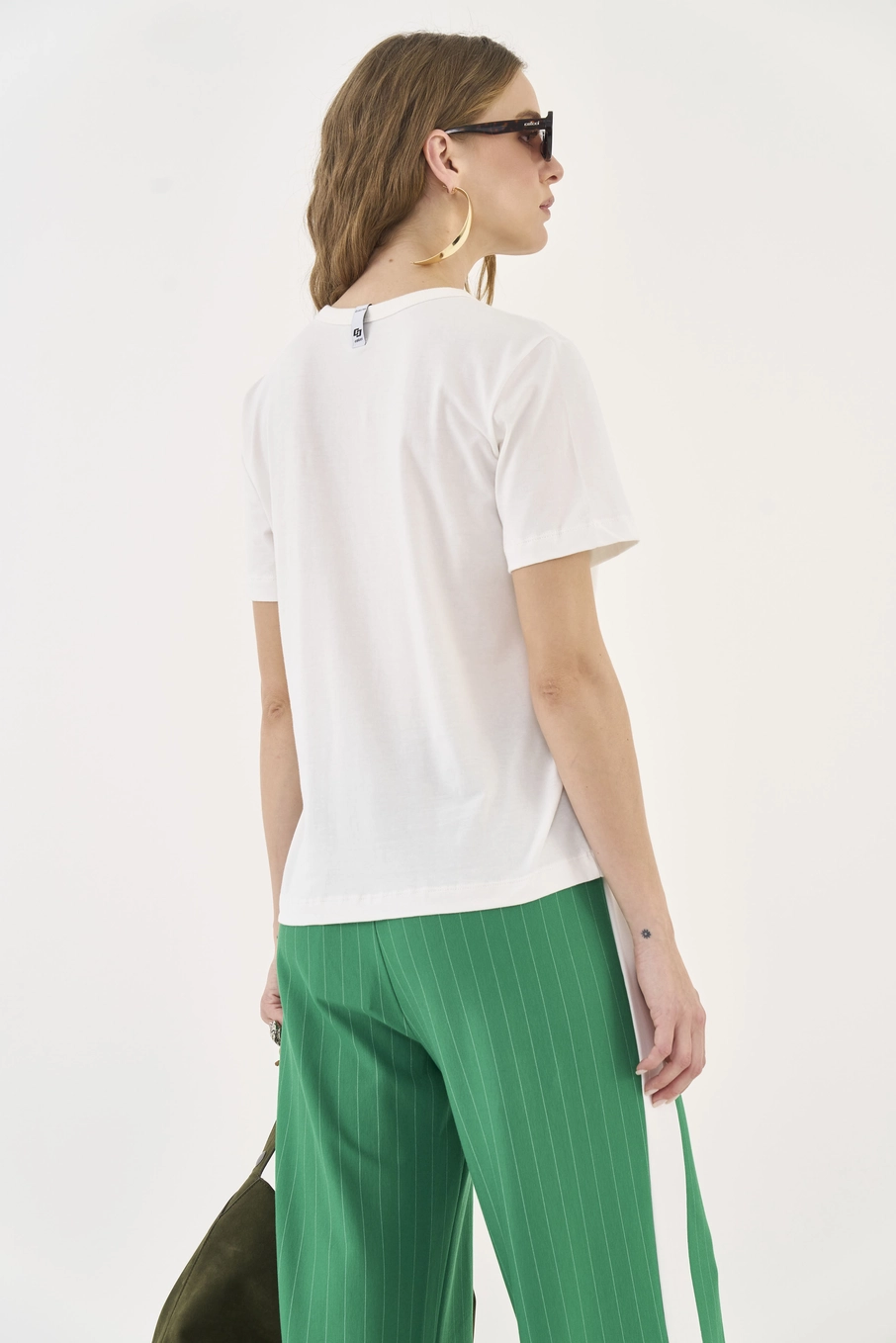 Camiseta Boy Com Bordado Off Shell