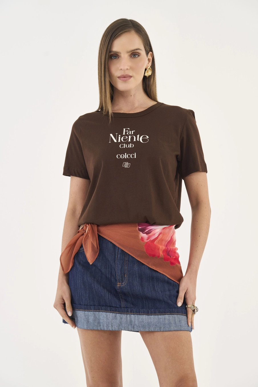 Camiseta Comfort Com Estampa Frontal Marrom
