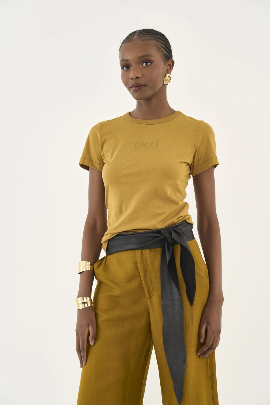 Camiseta Slim Com Estampa Em Logo Marrom Ebbela
