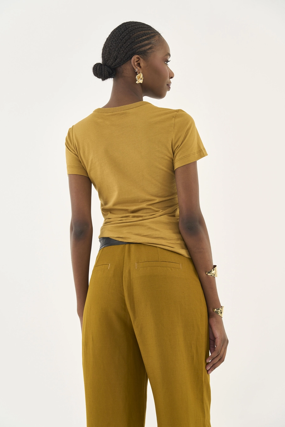 Camiseta Slim Com Estampa Em Logo Marrom Ebbela