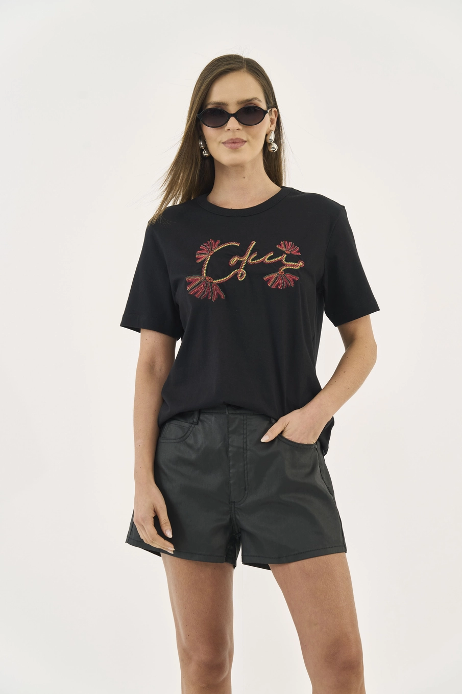 Camiseta Boy Com Bordado Preto