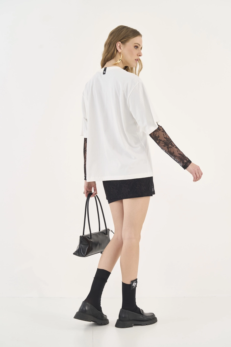 Camiseta Loose Com Estampa Off Shell