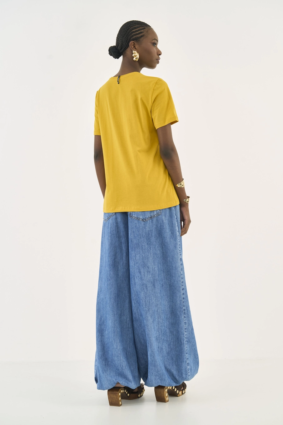 Camiseta Comfort Com Logo Em Alto Relevo Amarelo